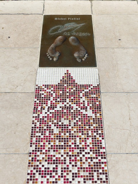 更令人眼前 更令人眼前